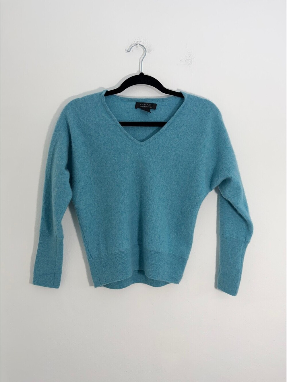 Tahari 100% Cashmere V Neck Sweater Blue Tagged L Fits XS S - Picture 3 of 8